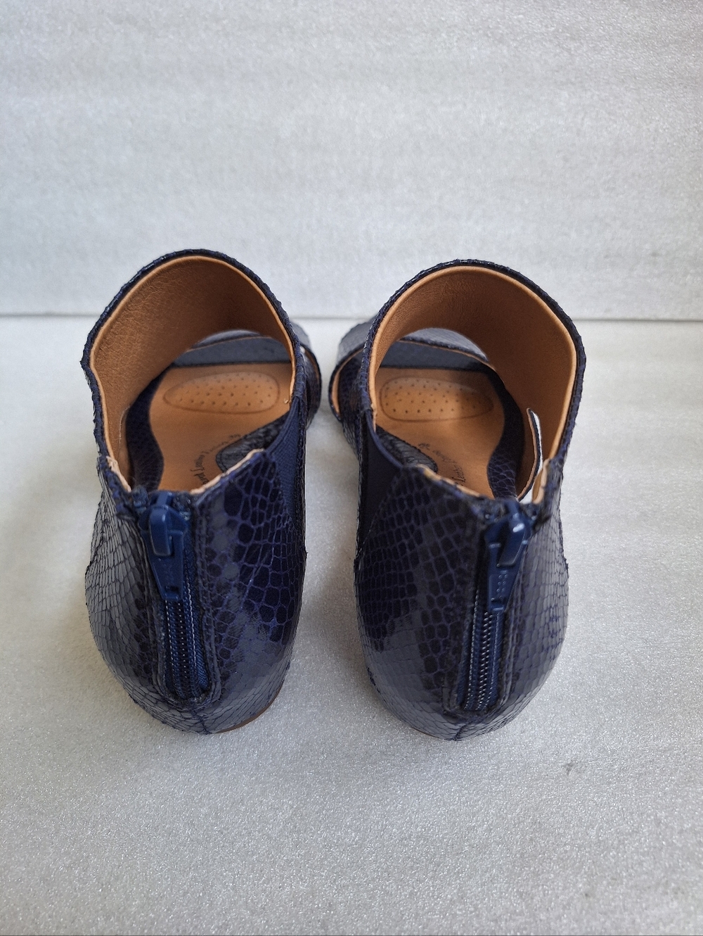 NWOB Sofft Navy Blue Snakeskin Print Back Zip Sandals 8.5M 1096463 - Picture 7 of 10